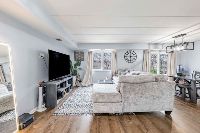 9527 S 54th Avenue 2B, Oak Lawn, IL 60453