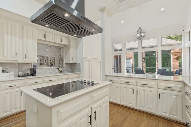 7 Queensview Court, Dallas, TX 75225