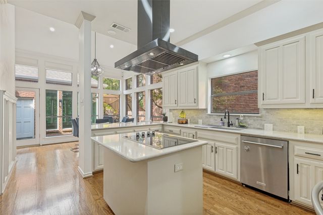 7 Queensview Court, Dallas, TX 75225