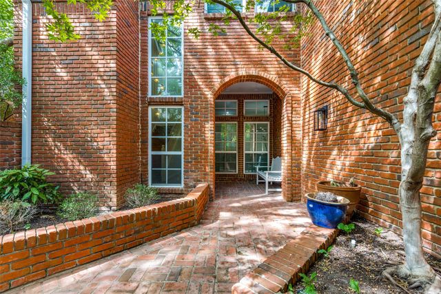 7 Queensview Court, Dallas, TX 75225