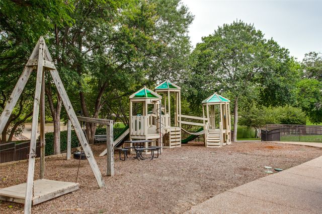 7 Queensview Court, Dallas, TX 75225
