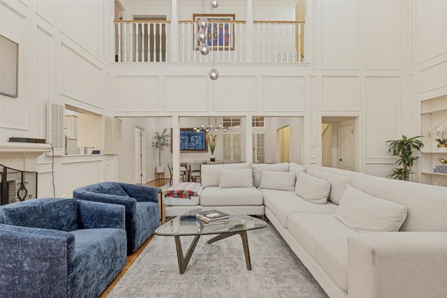 7 Queensview Court, Dallas, TX 75225