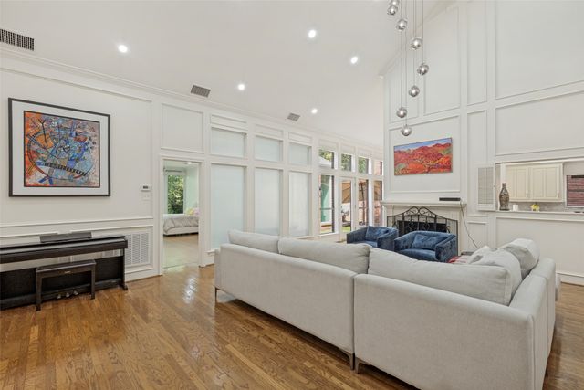 7 Queensview Court, Dallas, TX 75225
