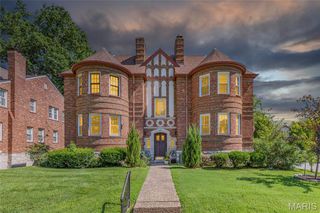 7801 Delmar Boulevard 2W, University City, MO 63130