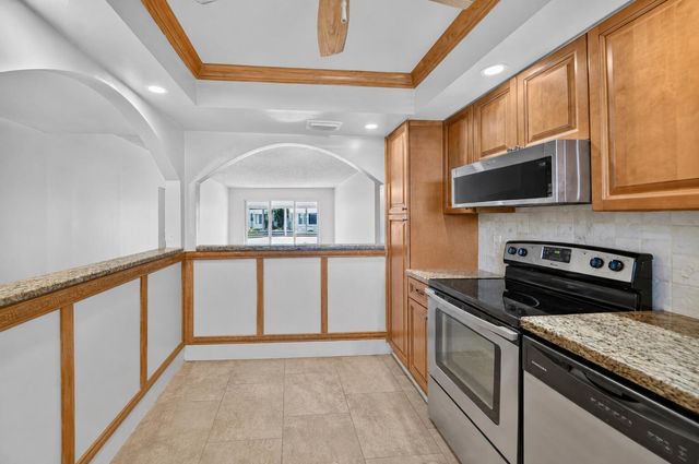 3186 VIA POINCIANA 114, Lake Worth, FL 33467