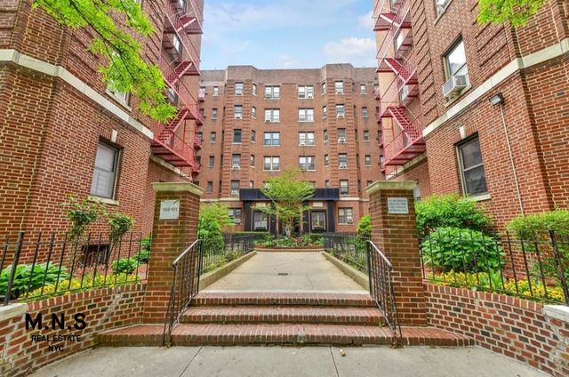 15501 90th Ave Apt 3A, New York City, NY 11432