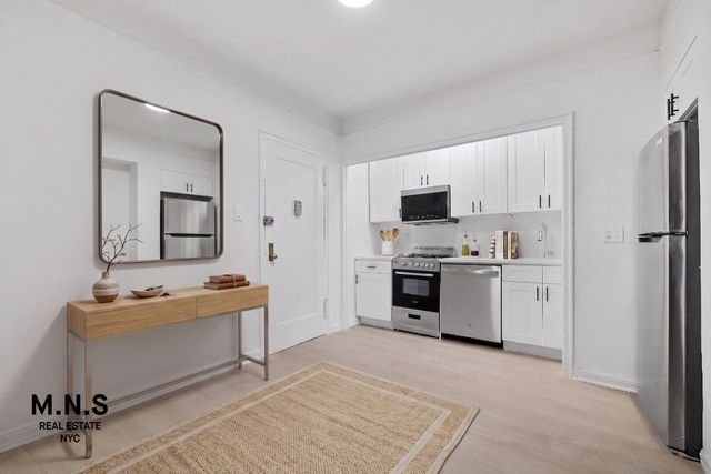 15501 90th Ave Apt 3A, New York City, NY 11432