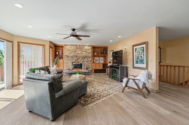 1361 La Loma Drive, Medford, OR 97504