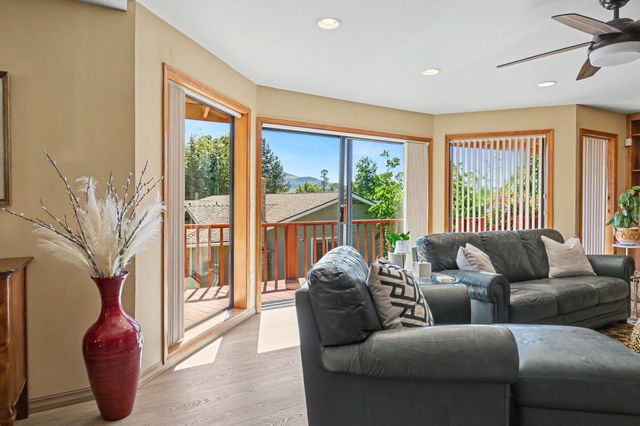 1361 La Loma Drive, Medford, OR 97504