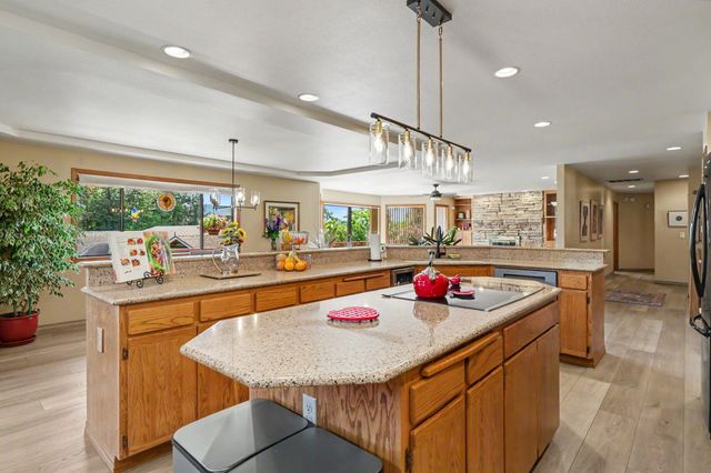 1361 La Loma Drive, Medford, OR 97504
