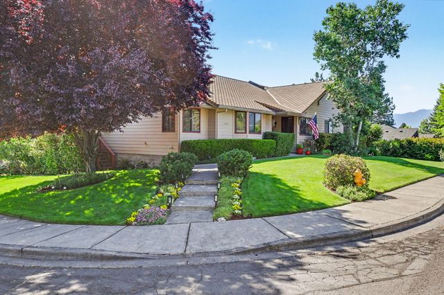 1361 La Loma Drive, Medford, OR 97504