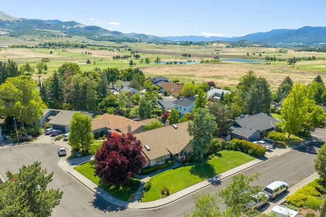 1361 La Loma Drive, Medford, OR 97504
