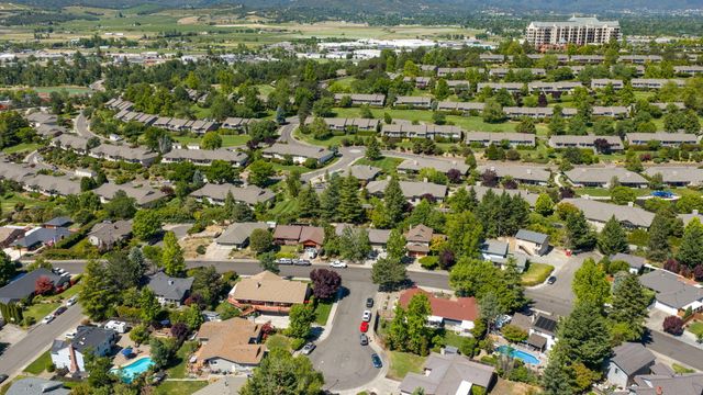 1361 La Loma Drive, Medford, OR 97504