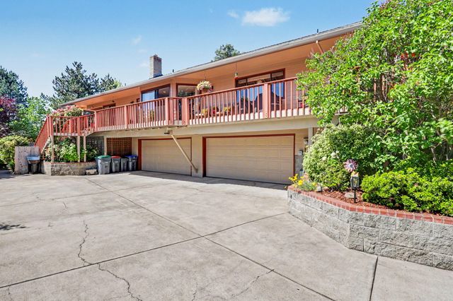 1361 La Loma Drive, Medford, OR 97504
