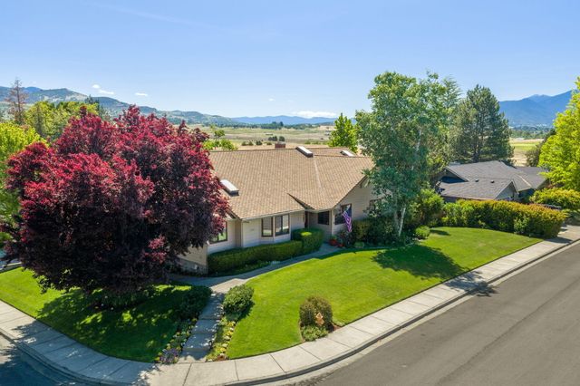 1361 La Loma Drive, Medford, OR 97504