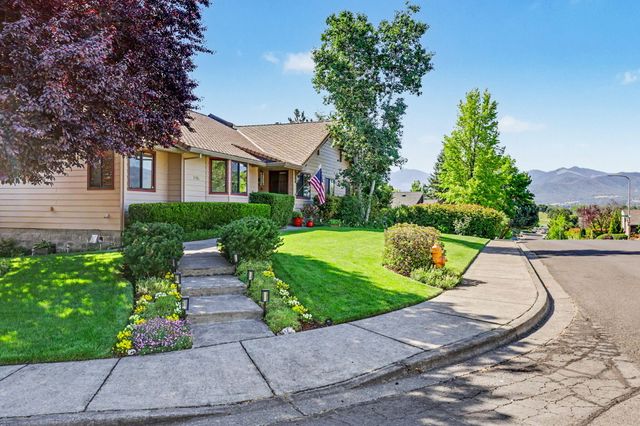 1361 La Loma Drive, Medford, OR 97504