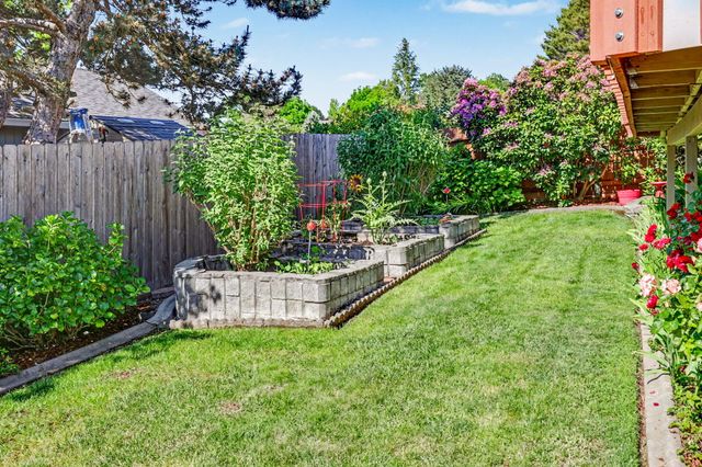 1361 La Loma Drive, Medford, OR 97504