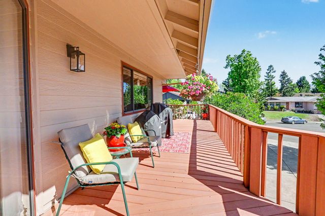 1361 La Loma Drive, Medford, OR 97504