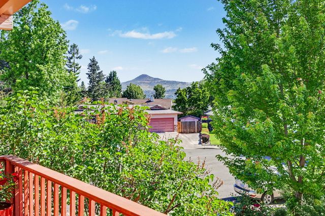 1361 La Loma Drive, Medford, OR 97504