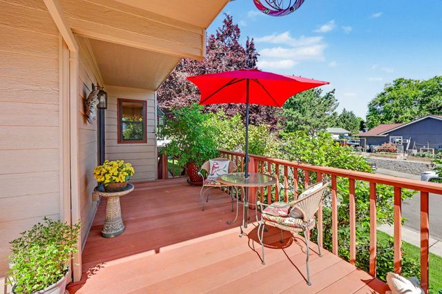 1361 La Loma Drive, Medford, OR 97504