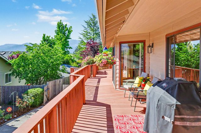 1361 La Loma Drive, Medford, OR 97504
