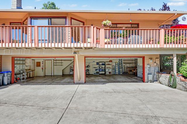 1361 La Loma Drive, Medford, OR 97504