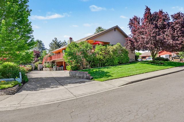 1361 La Loma Drive, Medford, OR 97504