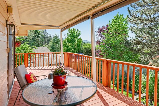 1361 La Loma Drive, Medford, OR 97504