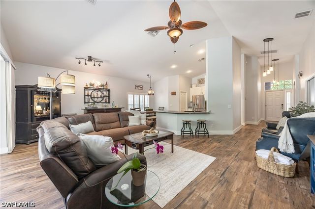 219 Glen Eagle CIR, Naples, FL 34104