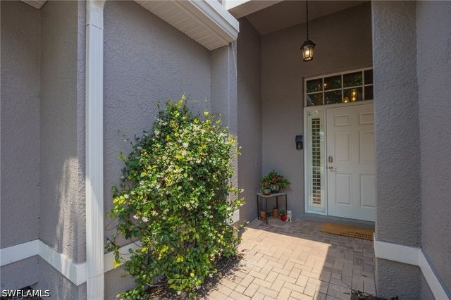 219 Glen Eagle CIR, Naples, FL 34104