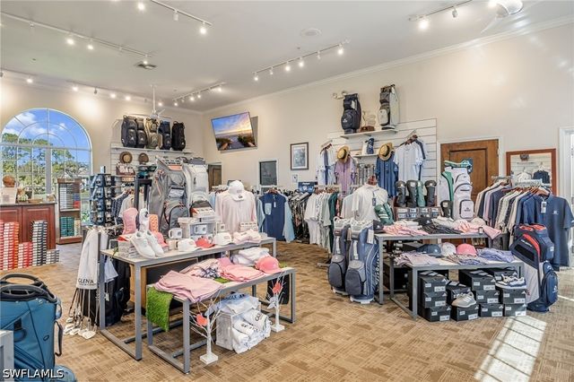 219 Glen Eagle CIR, Naples, FL 34104