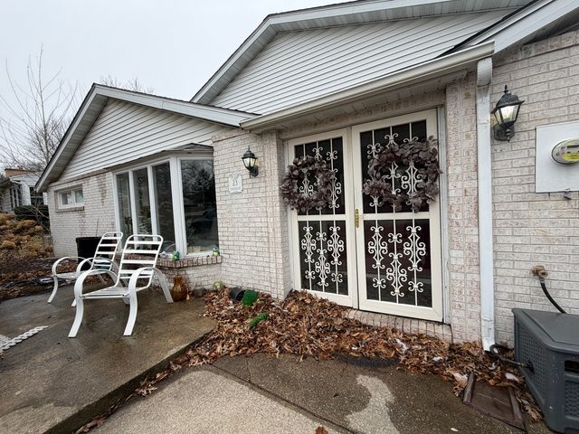 23 Greenridge Drive, Decatur, IL 62526