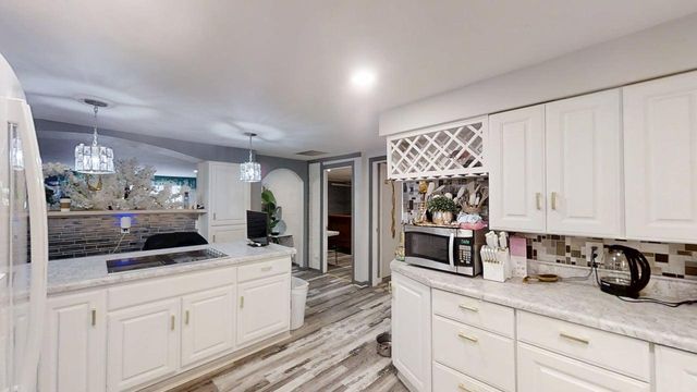 23 Greenridge Drive, Decatur, IL 62526