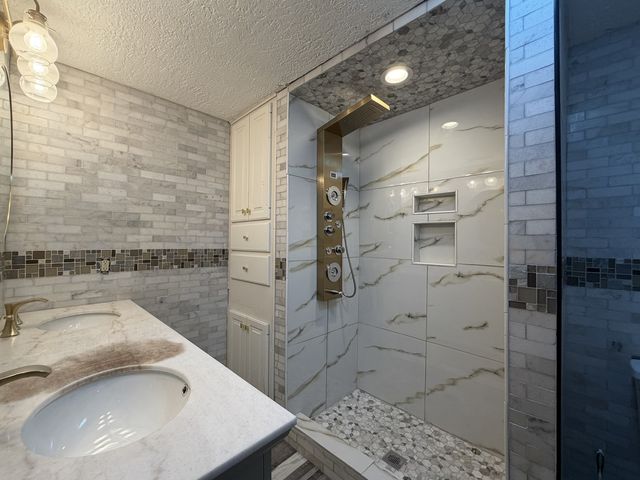 23 Greenridge Drive, Decatur, IL 62526