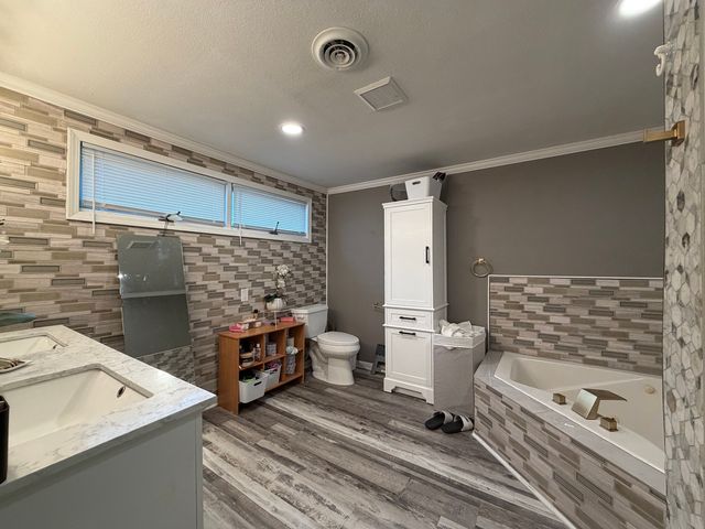 23 Greenridge Drive, Decatur, IL 62526