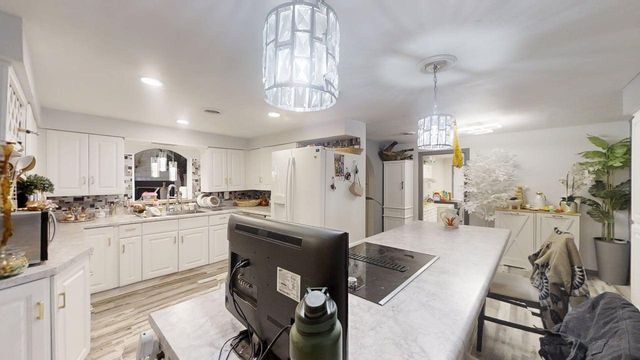 23 Greenridge Drive, Decatur, IL 62526