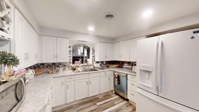 23 Greenridge Drive, Decatur, IL 62526