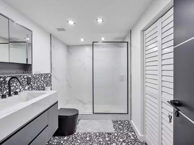 545 NW 52nd St, Miami, FL 33127