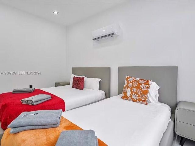 545 NW 52nd St, Miami, FL 33127