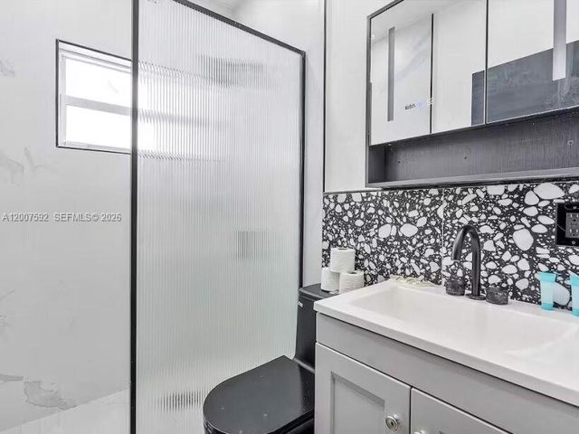 545 NW 52nd St, Miami, FL 33127