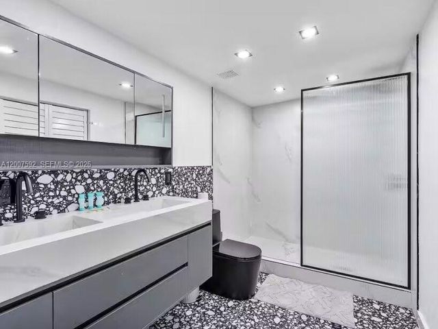 545 NW 52nd St, Miami, FL 33127