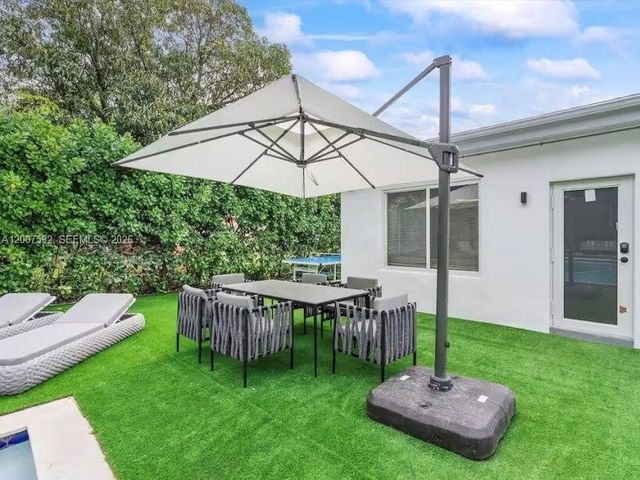 545 NW 52nd St, Miami, FL 33127