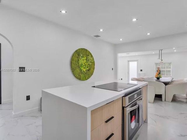 545 NW 52nd St, Miami, FL 33127