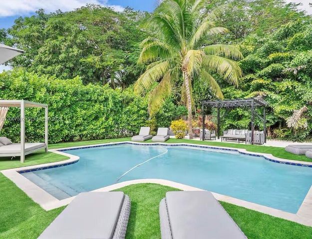 545 NW 52nd St, Miami, FL 33127