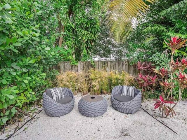545 NW 52nd St, Miami, FL 33127