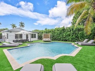 545 NW 52nd St, Miami, FL 33127
