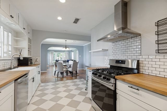 2518 Marvin Avenue, Dallas, TX 75211