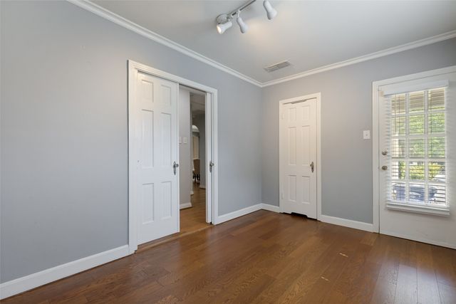 2518 Marvin Avenue, Dallas, TX 75211