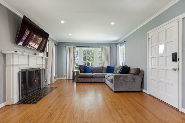 2518 Marvin Avenue, Dallas, TX 75211