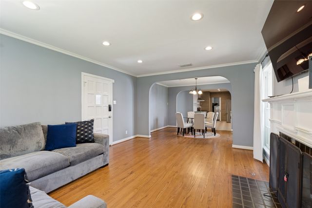 2518 Marvin Avenue, Dallas, TX 75211